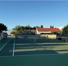 2 bedroom villa with heated pool & tennis court near Zadar, sleeps 4